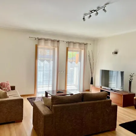 Luxurious 2 Bedroom Marina Village *