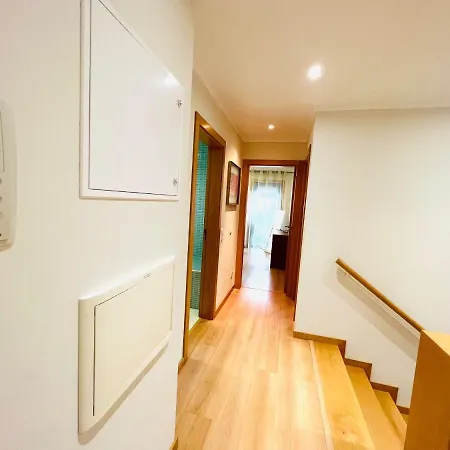 Luxurious 2 Bedroom Marina Village Apartment