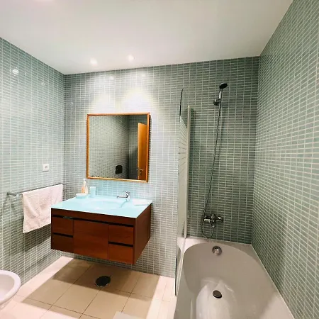 Luxurious 2 Bedroom Marina Village