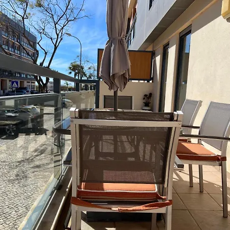 Luxurious 2 Bedroom Marina Village *