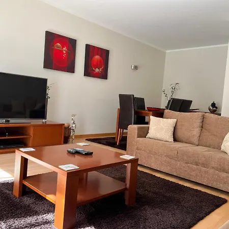 Luxurious 2 Bedroom Marina Village Apartment