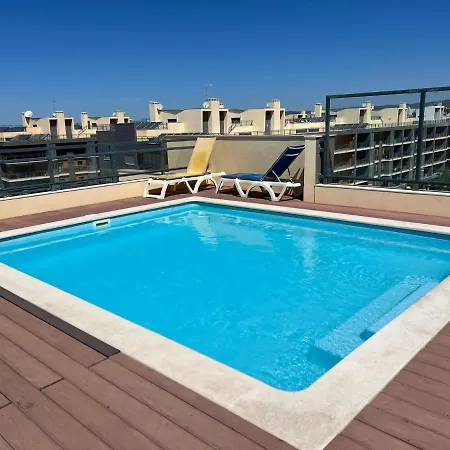 Luxurious 2 Bedroom Marina Village Apartment