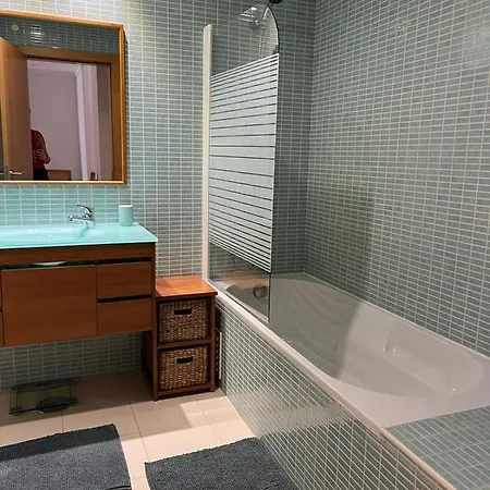 Luxurious 2 Bedroom Marina Village Apartment